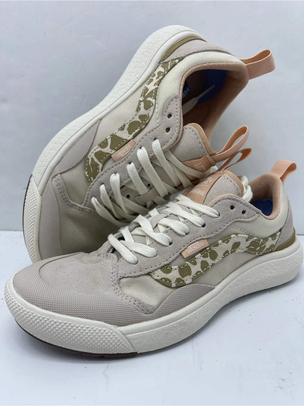 Vans WMNS Ultrarange Exo Se
Groovy Floral Khaki
VN0A4UWMKHK Sneakers - Picture 16 of 16